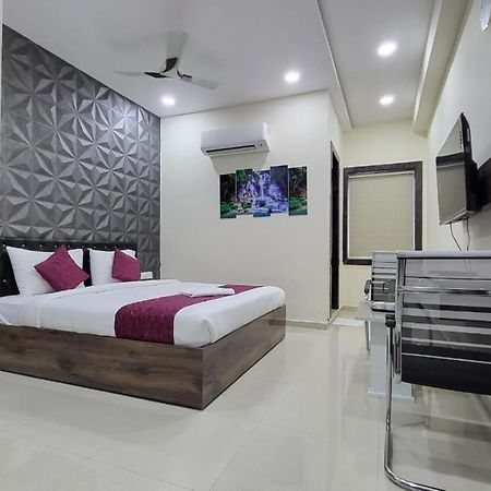 Hotel Vaishnavi Grand Mirialguda Bagian luar foto