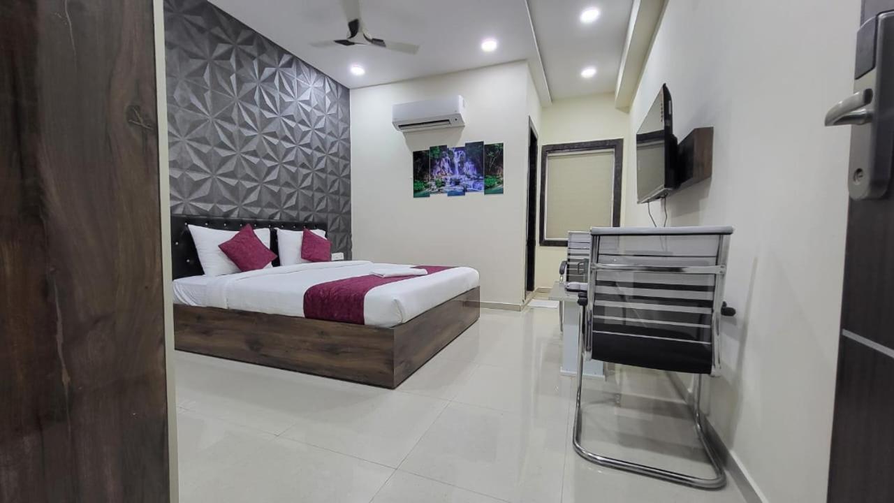 Hotel Vaishnavi Grand Mirialguda Bagian luar foto