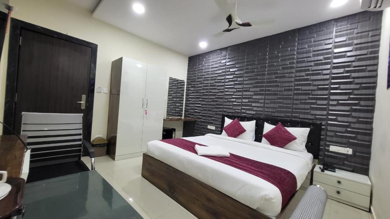 Hotel Vaishnavi Grand Mirialguda Bagian luar foto
