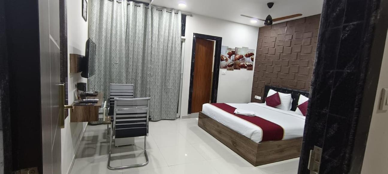 Hotel Vaishnavi Grand Mirialguda Bagian luar foto