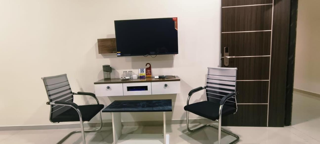 Hotel Vaishnavi Grand Mirialguda Bagian luar foto