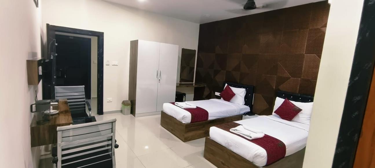 Hotel Vaishnavi Grand Mirialguda Bagian luar foto